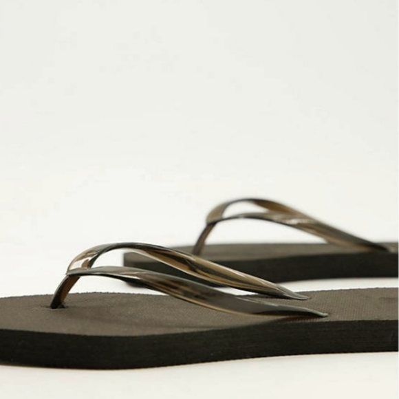NWT Truffle Collection flip flops. - Picture 1 of 6